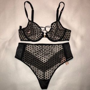 Victoria’s Secret Bra 34B & Pantie Small Set